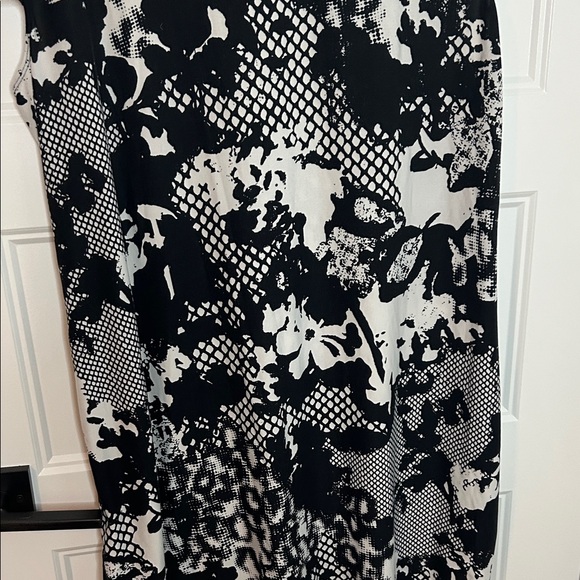 Soma Monochrome Floral Lace nightgown - Picture 8 of 13